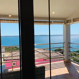 apartmani-lll.hotelinzadar.com/