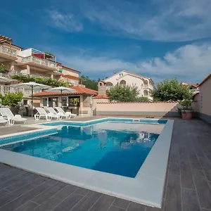 Apartment Dania, Lopar